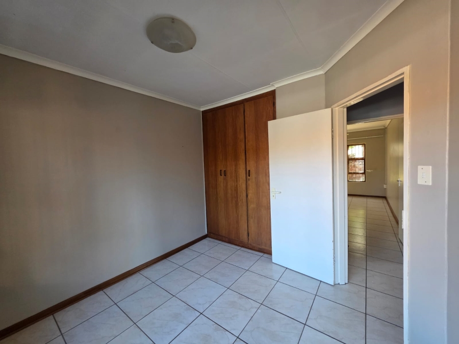 To Let 3 Bedroom Property for Rent in Langenhovenpark Free State